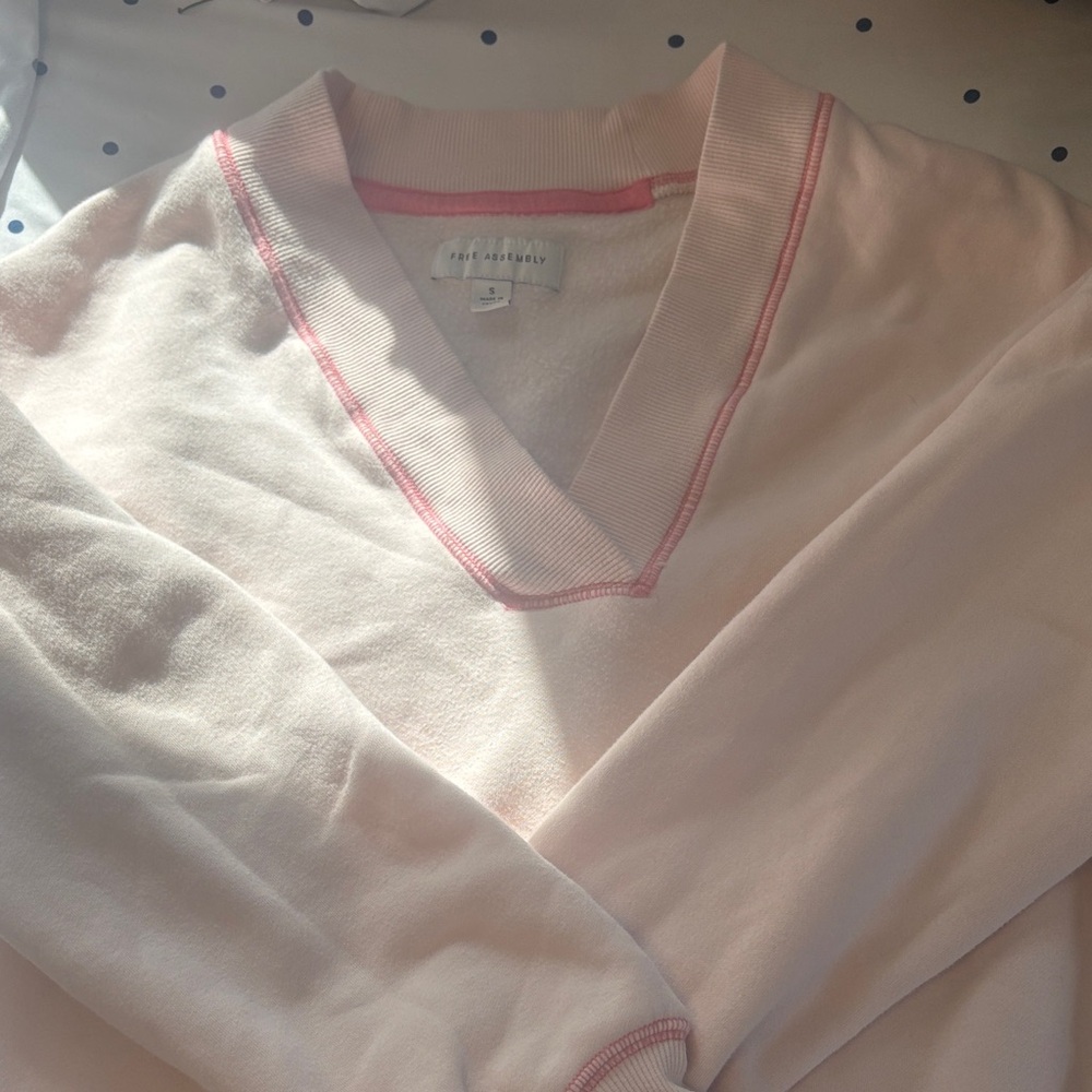 Soft Pink V-Neck Sweater by Free Assembly